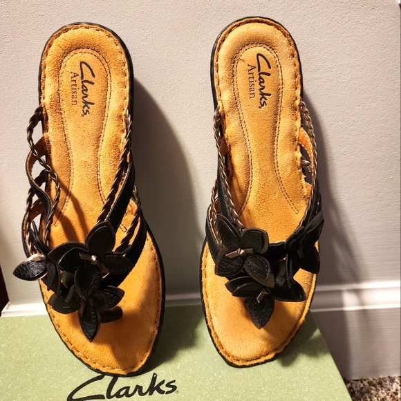 Clarks artisan Brisk Juniper flip flops Now In boxFloralLeather Original.pri - Picture 1 of 4